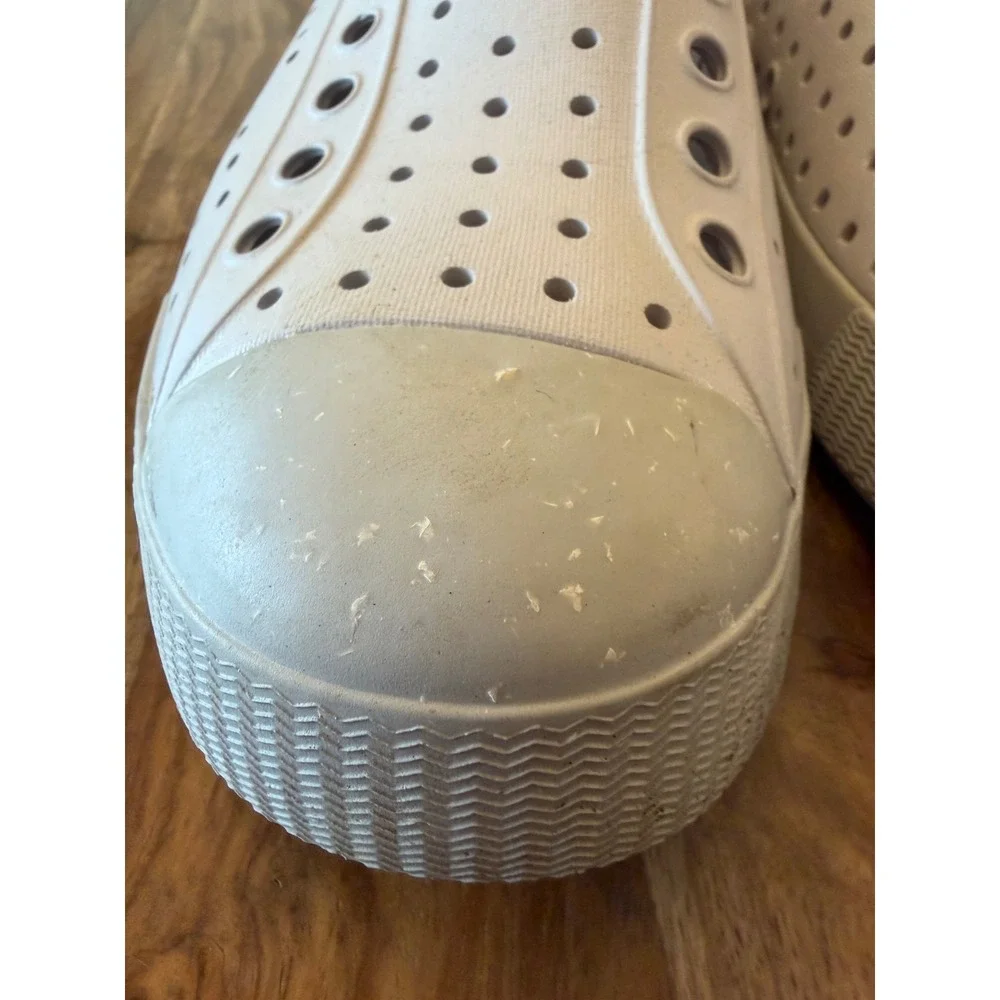 Native Jefferson Bloom White Slip On Sneakers Mens 7 Womens 9 Water Shoes